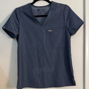 Figs women's heather denim V-Neck scrub shirt one pocket